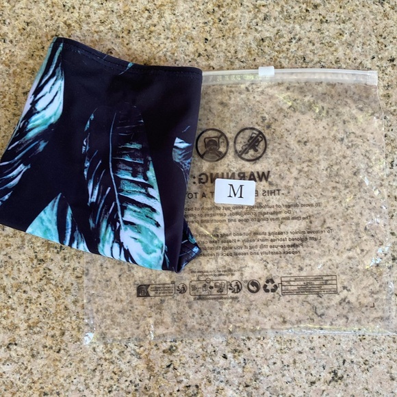 New in bag, bathing suit bottoms with leaf pattern - Picture 5 of 6